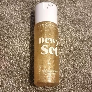 Makeup setting spray